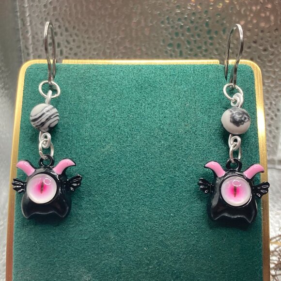 Scummy Cyclops Winged Monster Earrings - Picture 1 of 2